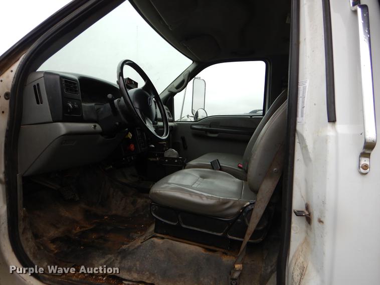 image for item EO9689 2004 Ford F650 Super Duty dump truck