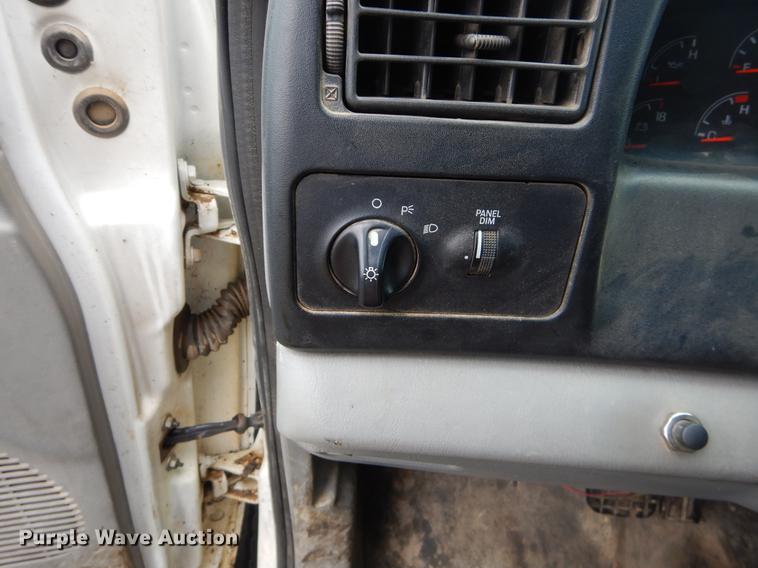 image for item EO9689 2004 Ford F650 Super Duty dump truck