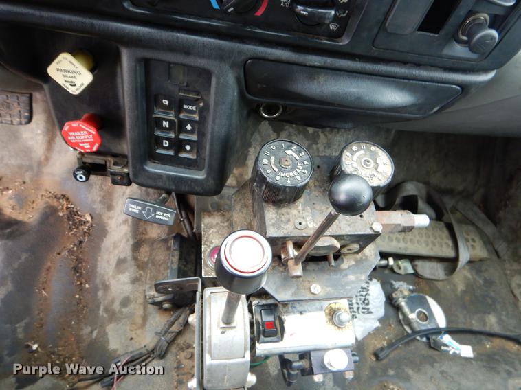 image for item EO9689 2004 Ford F650 Super Duty dump truck