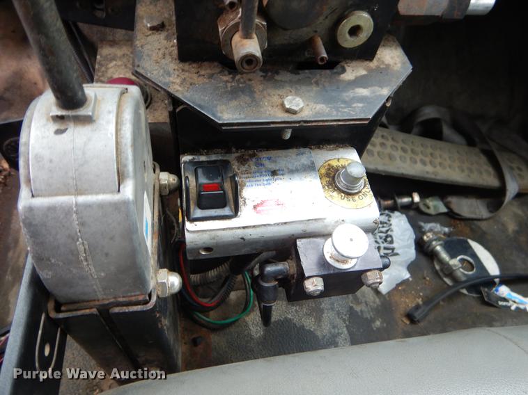 image for item EO9689 2004 Ford F650 Super Duty dump truck