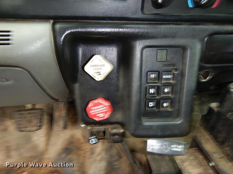 image for item EO9689 2004 Ford F650 Super Duty dump truck