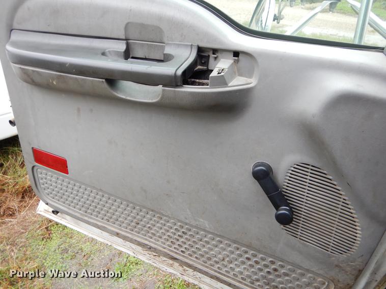 image for item EO9689 2004 Ford F650 Super Duty dump truck