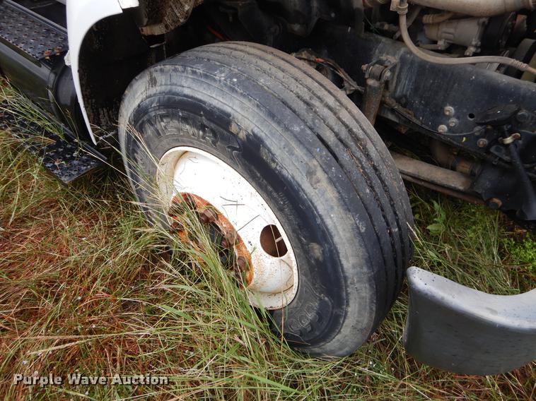 image for item EO9689 2004 Ford F650 Super Duty dump truck