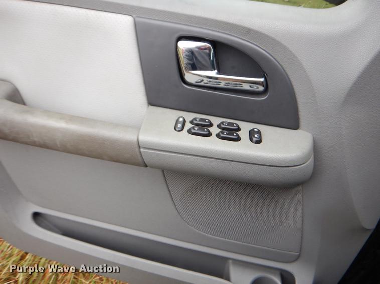 image for item EO9690 2006 Ford Expedition SUV