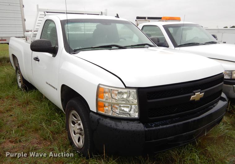 image for item EO9691 2007 Chevrolet Silverado 1500 pickup truck