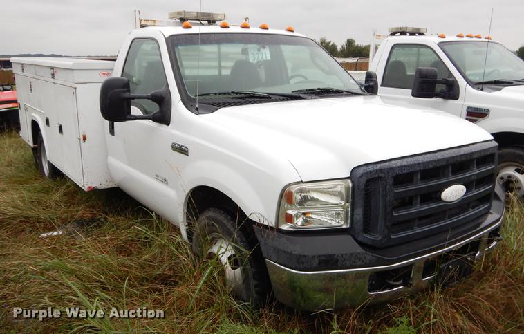 image for item EO9693 2007 Ford F350 Super Duty utility bed pickup truck