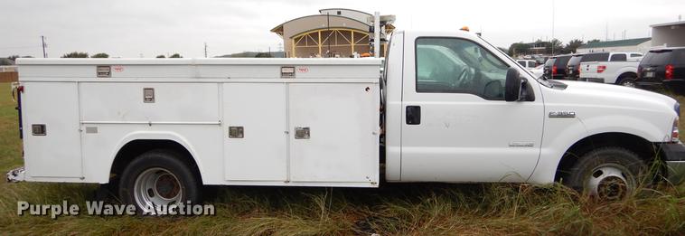 image for item EO9693 2007 Ford F350 Super Duty utility bed pickup truck