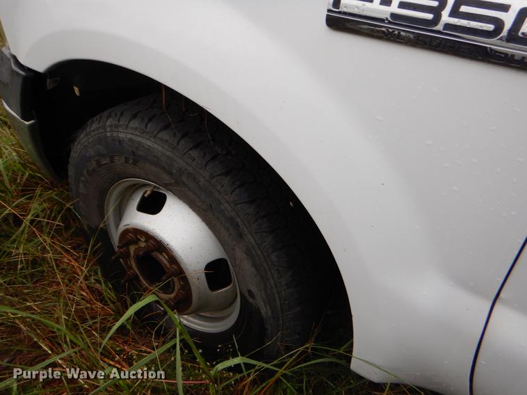 image for item EO9693 2007 Ford F350 Super Duty utility bed pickup truck