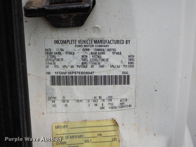 image for item EO9693 2007 Ford F350 Super Duty utility bed pickup truck