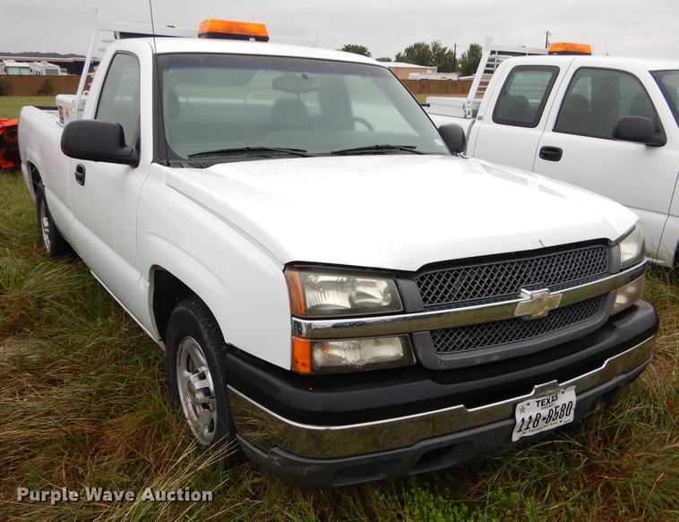 image for item EO9696 2004 Chevrolet Silverado 1500 pickup truck