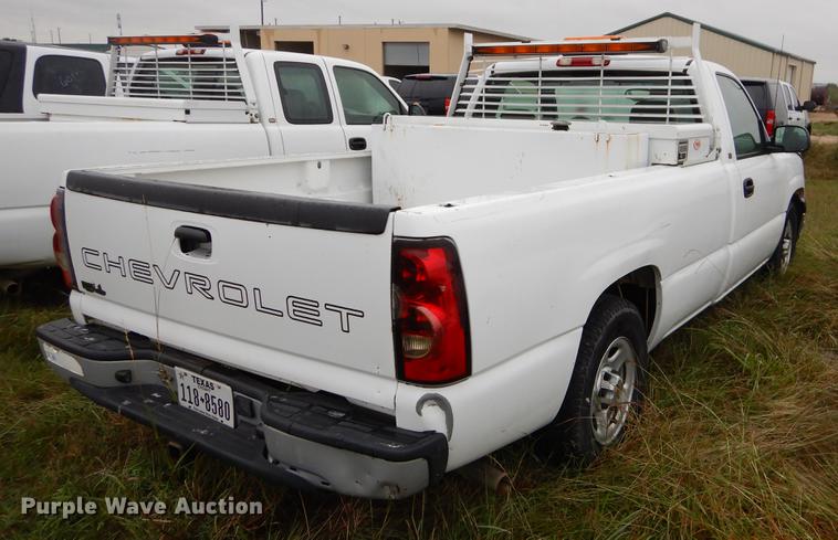 image for item EO9696 2004 Chevrolet Silverado 1500 pickup truck