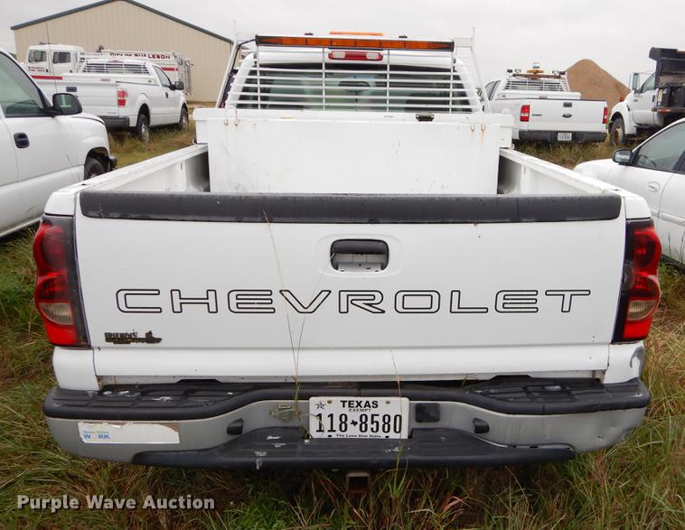 image for item EO9696 2004 Chevrolet Silverado 1500 pickup truck
