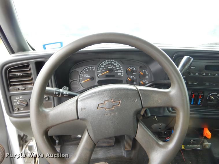 image for item EO9696 2004 Chevrolet Silverado 1500 pickup truck