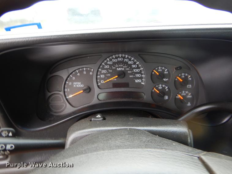 image for item EO9696 2004 Chevrolet Silverado 1500 pickup truck