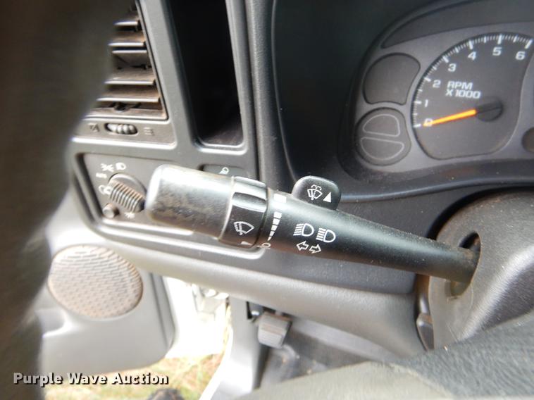 image for item EO9696 2004 Chevrolet Silverado 1500 pickup truck