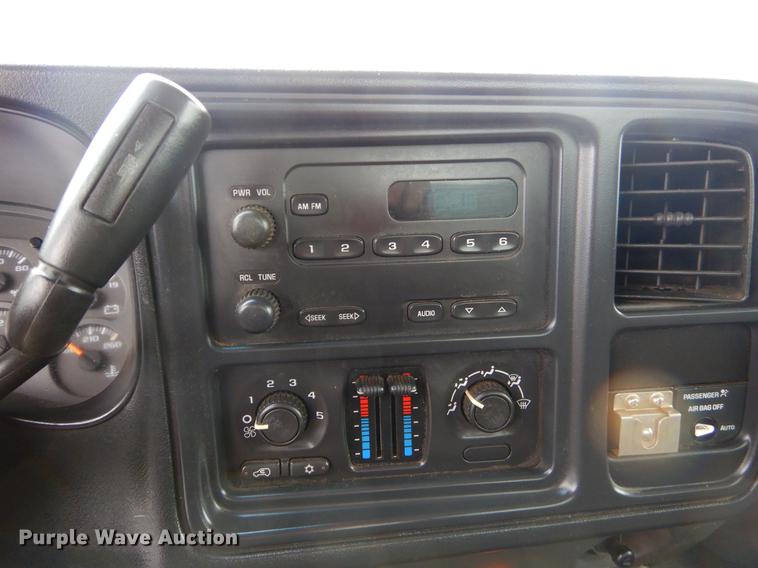 image for item EO9696 2004 Chevrolet Silverado 1500 pickup truck