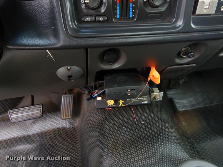 image for item EO9696 2004 Chevrolet Silverado 1500 pickup truck