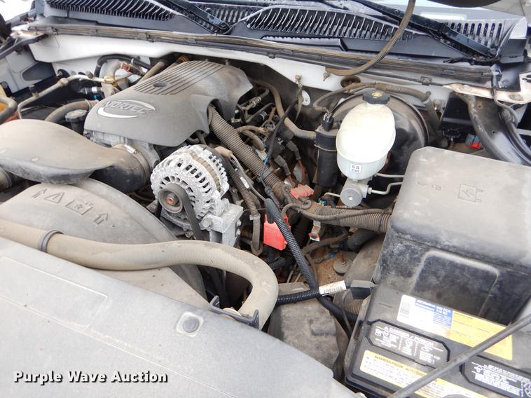 image for item EO9696 2004 Chevrolet Silverado 1500 pickup truck