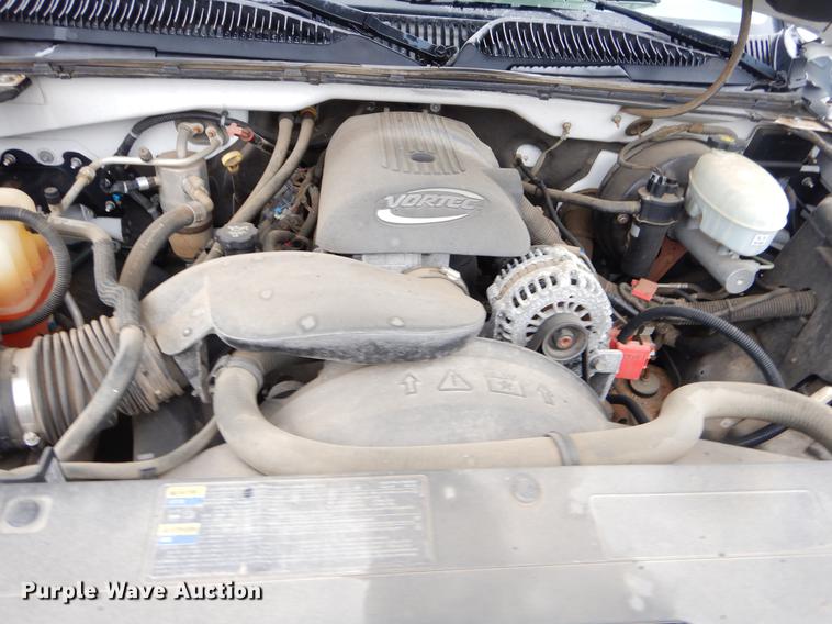 image for item EO9696 2004 Chevrolet Silverado 1500 pickup truck