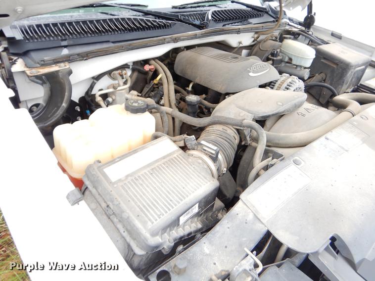 image for item EO9696 2004 Chevrolet Silverado 1500 pickup truck