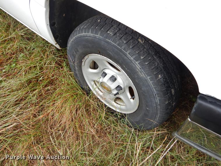 image for item EO9696 2004 Chevrolet Silverado 1500 pickup truck