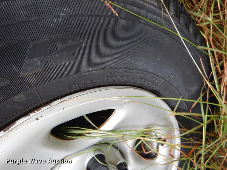 image for item EO9696 2004 Chevrolet Silverado 1500 pickup truck