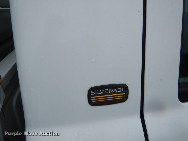 image for item EO9696 2004 Chevrolet Silverado 1500 pickup truck