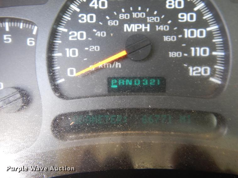 image for item EO9696 2004 Chevrolet Silverado 1500 pickup truck