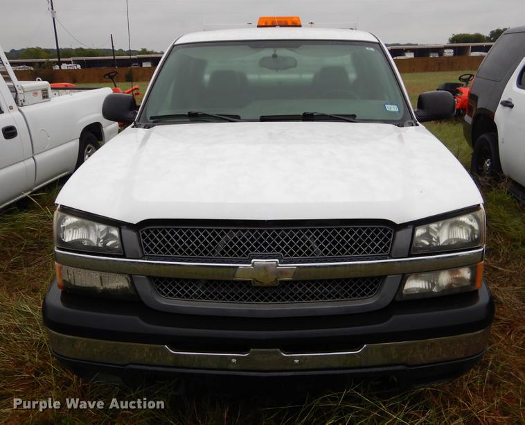 image for item EO9697 2004 Chevrolet Silverado 1500 Ext. Cab pickup truck