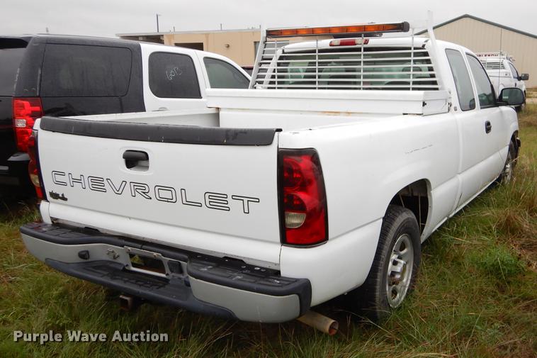 image for item EO9697 2004 Chevrolet Silverado 1500 Ext. Cab pickup truck