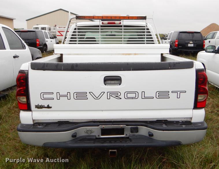 image for item EO9697 2004 Chevrolet Silverado 1500 Ext. Cab pickup truck