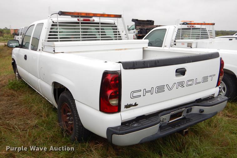 image for item EO9697 2004 Chevrolet Silverado 1500 Ext. Cab pickup truck