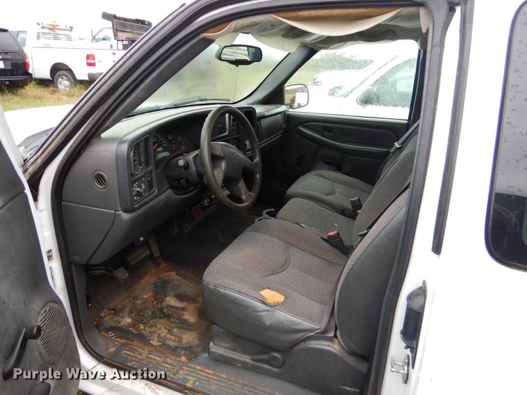 image for item EO9697 2004 Chevrolet Silverado 1500 Ext. Cab pickup truck