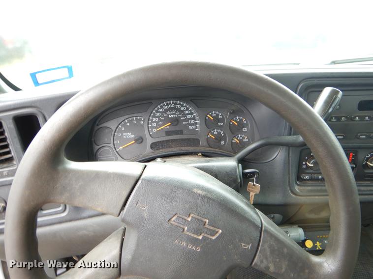 image for item EO9697 2004 Chevrolet Silverado 1500 Ext. Cab pickup truck