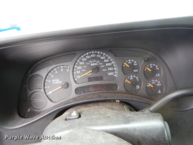 image for item EO9697 2004 Chevrolet Silverado 1500 Ext. Cab pickup truck