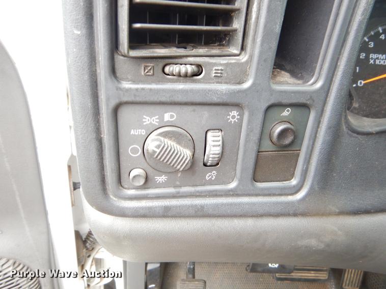 image for item EO9697 2004 Chevrolet Silverado 1500 Ext. Cab pickup truck