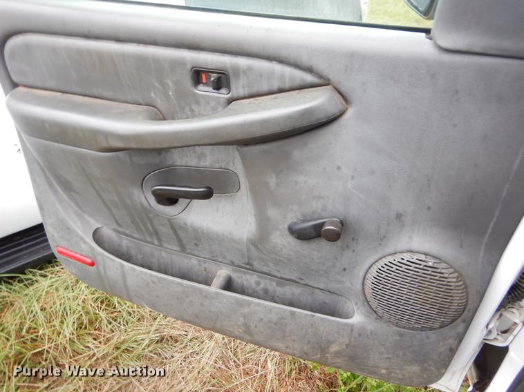 image for item EO9697 2004 Chevrolet Silverado 1500 Ext. Cab pickup truck