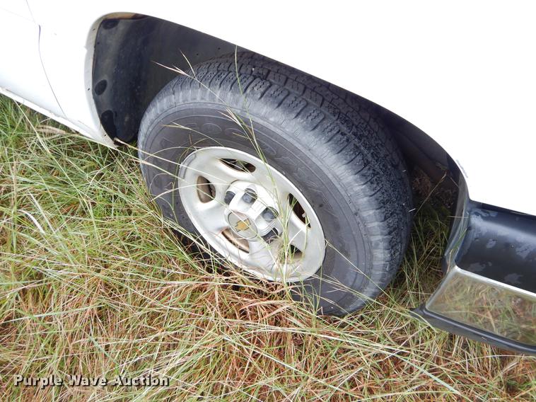 image for item EO9697 2004 Chevrolet Silverado 1500 Ext. Cab pickup truck