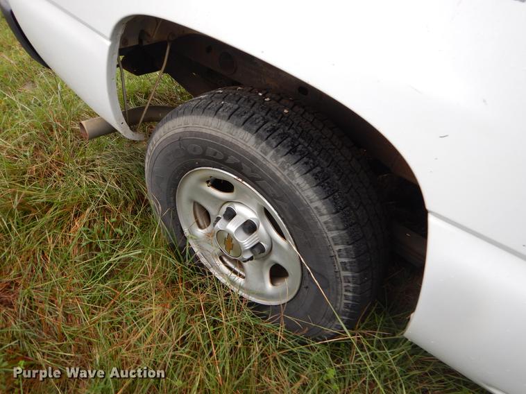 image for item EO9697 2004 Chevrolet Silverado 1500 Ext. Cab pickup truck