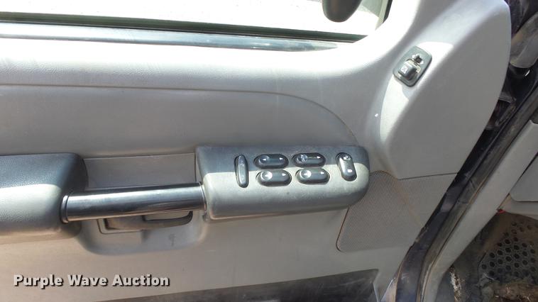 image for item ET9406 2003 Ford Explorer Sport Trac XLT SUV