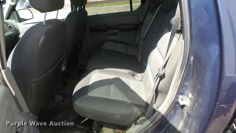 image for item ET9406 2003 Ford Explorer Sport Trac XLT SUV