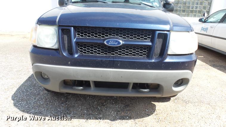 image for item ET9406 2003 Ford Explorer Sport Trac XLT SUV