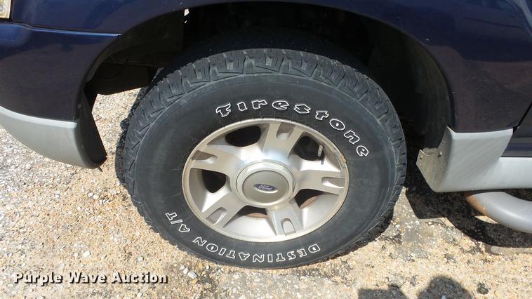 image for item ET9406 2003 Ford Explorer Sport Trac XLT SUV