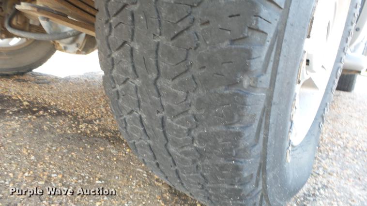 image for item ET9406 2003 Ford Explorer Sport Trac XLT SUV