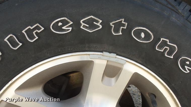 image for item ET9406 2003 Ford Explorer Sport Trac XLT SUV