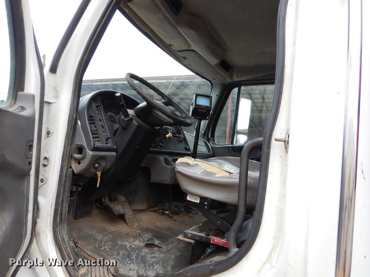 image for item EW9536 2007 Freightliner Business Class M2 refuse truck