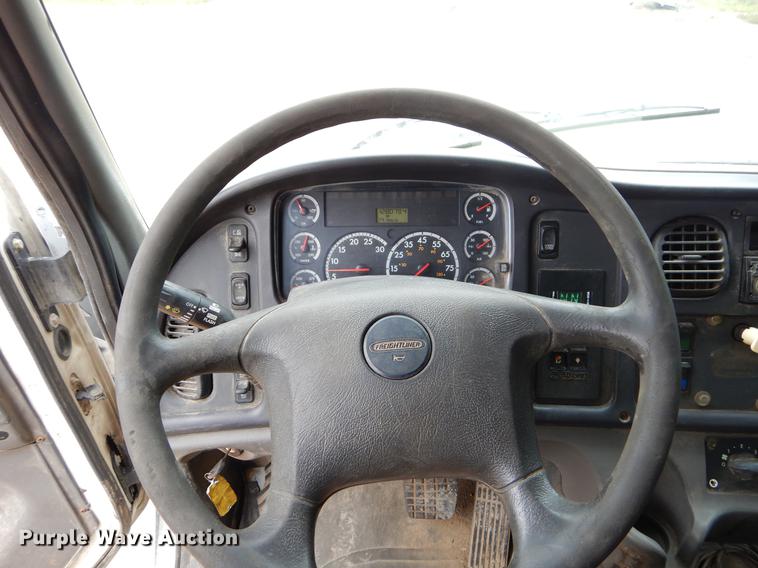 image for item EW9536 2007 Freightliner Business Class M2 refuse truck