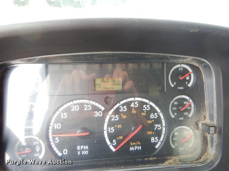 image for item EW9536 2007 Freightliner Business Class M2 refuse truck