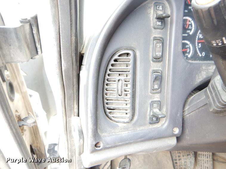 image for item EW9536 2007 Freightliner Business Class M2 refuse truck