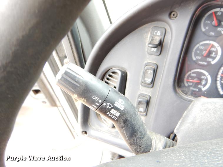 image for item EW9536 2007 Freightliner Business Class M2 refuse truck